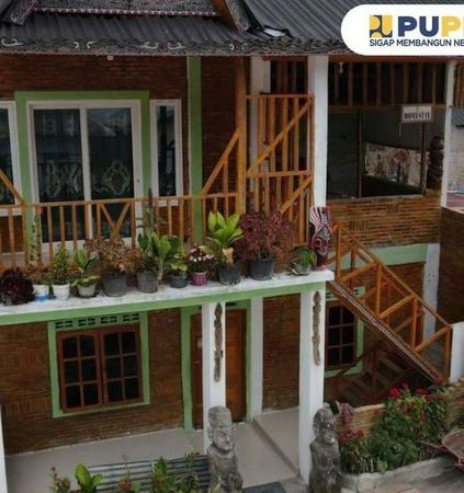 Basuki Hadimuljono Dampingi Presiden Jokowi Meninjau Lokasi Sarana Hunian Pariwisata di Samosir