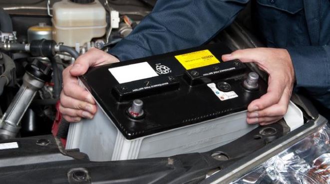 4 Tips Merawat Aki Basah Biar Awet