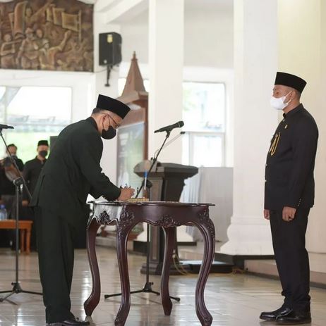 Gerbong Mutasi, Bupati Indrata Nur Bayuaji Lantik Pejabat Baru di Lingkup Pemerintah Kabupaten Pacitan