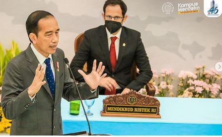 Presiden Joko Widodo Hadiri Sidang Terbuka Senat Akademik Dies Natalis ke-46 UNS