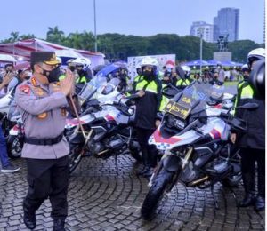 Kapolri Saat Pimpin Apel di Monas