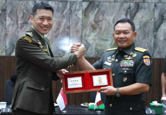 Terima Kunjungan Persahabatan  Panglima AD Singapura, Kasad Berikan Apresiasi Kerjasama  TNI AD – AD Singapura