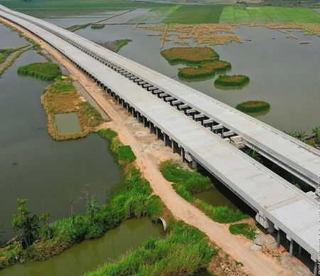 Progres  Pembangunan Tol Semarang-Demak Terintegrasi dengan Tanggul Laut Kota Semarang Capai 81 %
