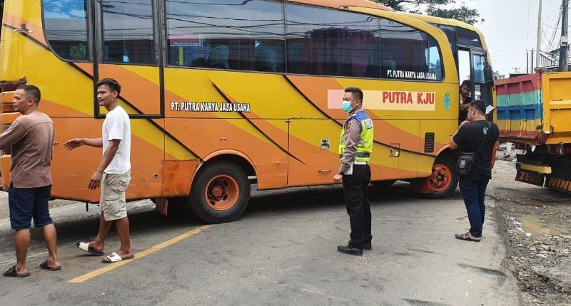 Satlantas Polres Lebak Evakuasi Korban Bus Terguling di Cibadak, Lebak