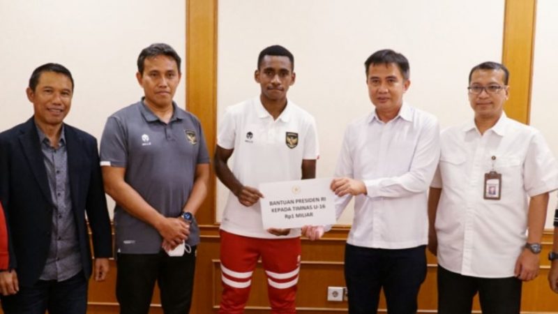 Presiden Jokowi  Berikan Bonus Rp 1 Milyar kepada Tim U-16 Indonesia Juara Piala AFF U-16 2022