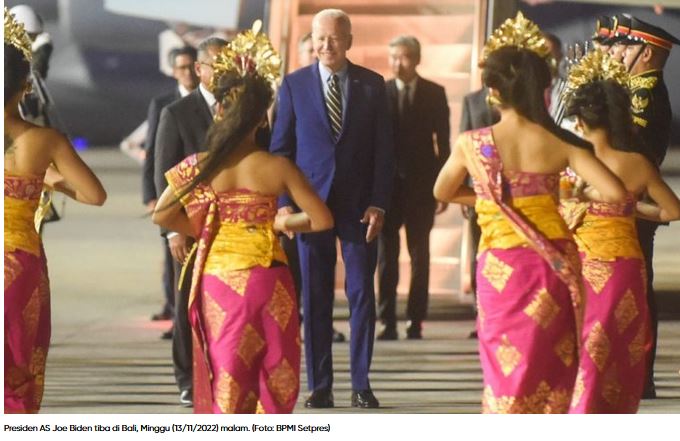 Presiden AS Joe Biden, Tiba di Bandara Ngurah Rai Disambut Tarian Khas Bali