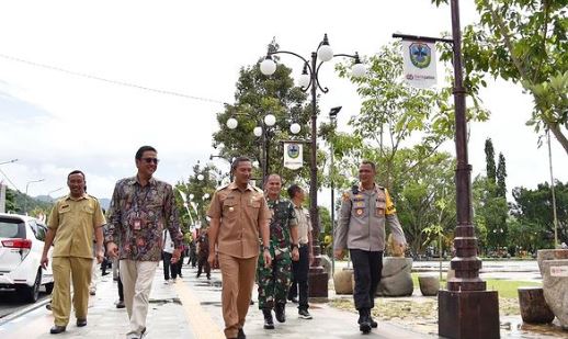 Rehabilitasi Trotoar Percantik Alun-Alun Kota Pacitan
