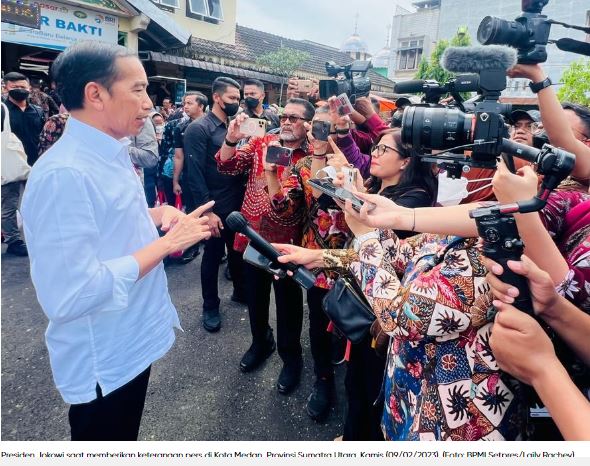 Presiden Jokowi,  Ajak Pemred Blusukan ke Pasar Kota Medan