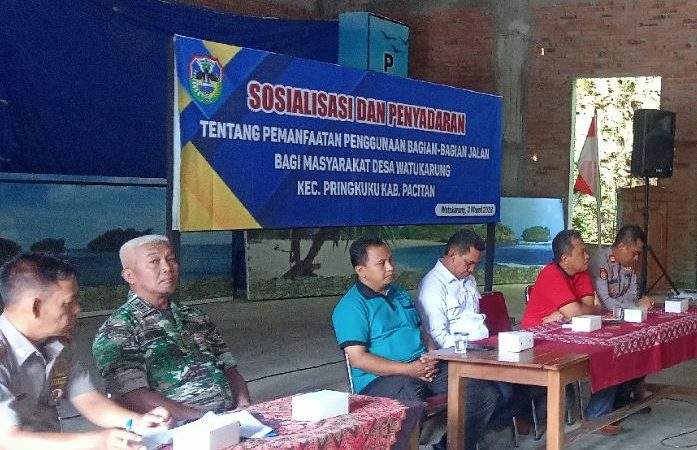 Sosialisasi dan Penyadaran  Penggunaan Badan Jalan di Desa Watukarung, Pacitan