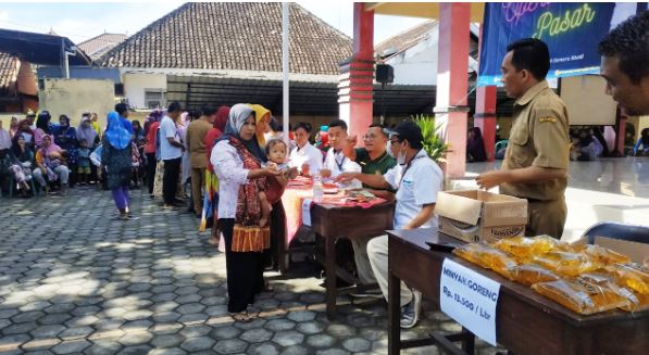 Pemkab Lumajang Gelar Operasi Pasar, Beras 5 kg  Rp. 43.000   dan Rp. 13.500 per Liter