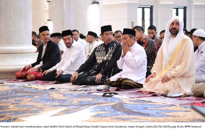 Presiden RI Joko Widodo Laksanakan Salat Idulfitri 1444 Hijriah di Masjid Raya Sheikh Zayed, Kota Surakarta
