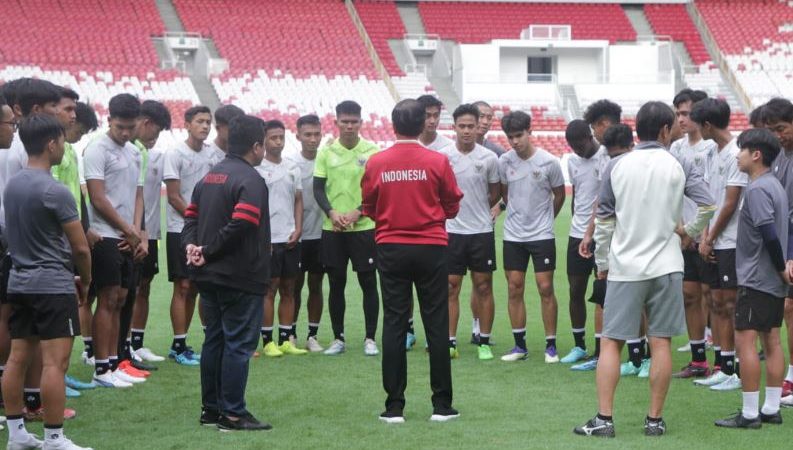 Mendatangi Latihan Tim U-20 dan U-22 Indonesia, Jokowi Berikan Semangat dan Motivasi