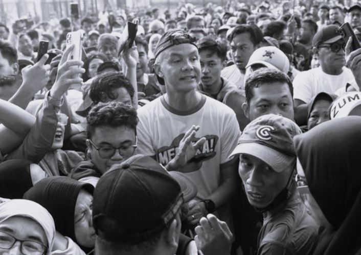 Antusiasme Warga Bersama Ganjar Pranowo Saat Lari Pagi di Kompleks Gelora Bung Karno