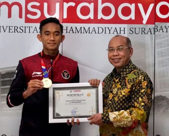 UM Surabaya Berikan Bonus dan Beasiswa ke Kapten Timnas U-22 atas Prestasi di SEA Games 2023
