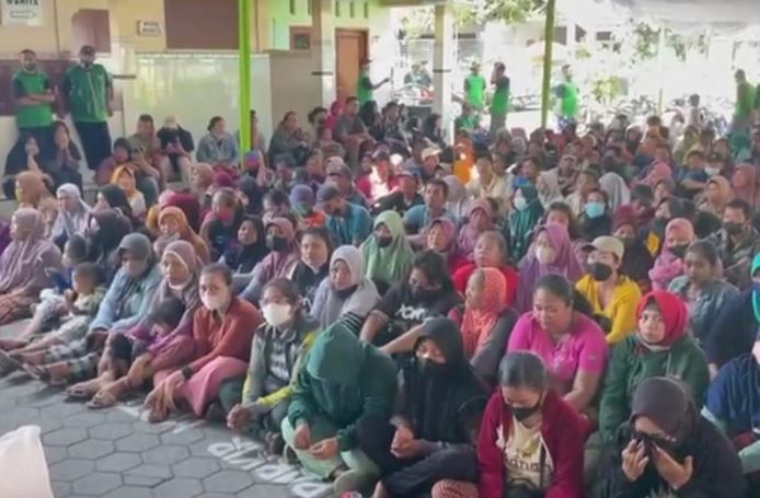 Idul Adha 2023: Masjid SSNR Sidoarjo Bagikan Ribuan Paket Daging Kurban dan Libatkan Warga Non-Muslim
