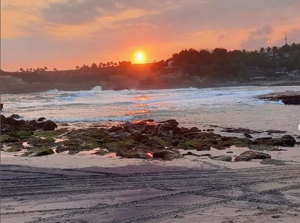 Jelang Senja di Pantai Klayar Pacitan