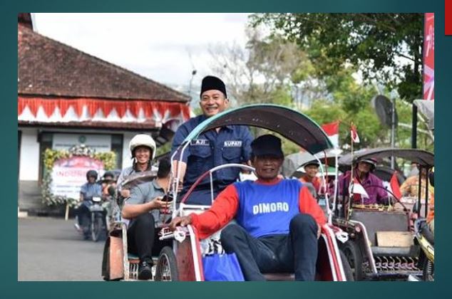 Bupati Pacitan Mas Aji Bagikan Bingkisan ke Ratusan Abang Becak, Kusir Dokar dan Bendi