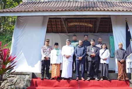 Upacara Adat Tetaken Gunung Limo: Warisan Budaya Tak Benda yang Menghubungkan Manusia, Alam, dan Agama
