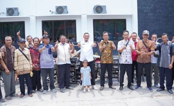 Pemkab Pacitan Salurkan  Bantuan Alsintan untuk Meningkatkan Produktivitas Pertanian