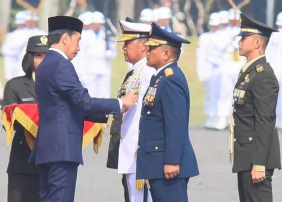 Presiden Jokowi Pimpin Upacara Peringati HUT ke-78 TNI