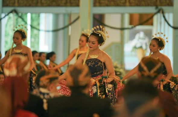 Bedhaya Anglir Mendhung: Jejak Eksistensi Tari Penuh Makna di Mangkunegaran