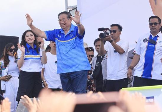 Antusiasme Ribuan Masyarakat Pacitan dalam Jalan Sehat Bersama SBY