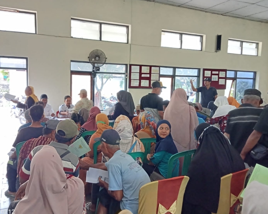 Ratusan Warga Kedungpanji Menerima Buku Pendaftaran Tanah Sistematik Lengkap  dari BPN Magetan