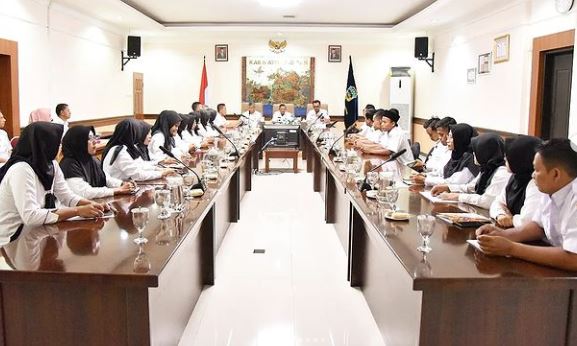 Audiensi dengan Bupati Indrata Nur Bayuaji, PTNA Guru Perjuangkan Nasibnya