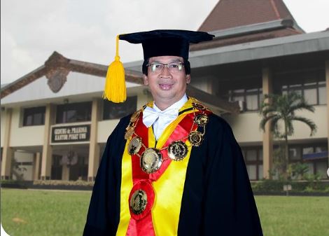 Rektor Universitas Sebelas Maret (UNS) Mengembalikan Mandat Jabatan setelah Sukses Menyelesaikan Tugas Perpanjangan Jabatan