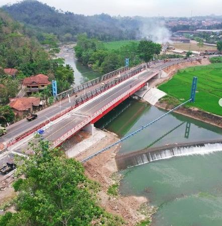 Presiden Jokowi Resmikan Tiga Jembatan Strategis di Jawa Tengah untuk Meningkatkan Konektivitas dan Kelancaran Logistik