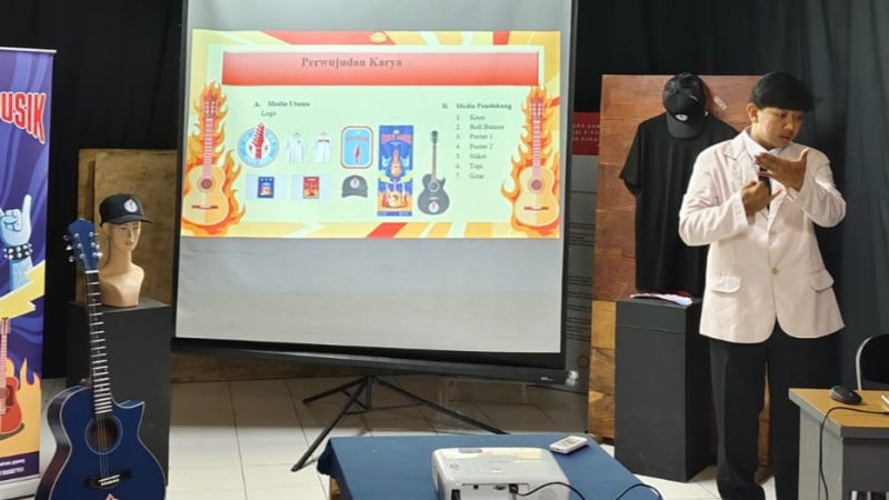Mahasiswa Tuli Usahid Surakarta Raih Kelulusan Cemerlang 3,5 Tahun