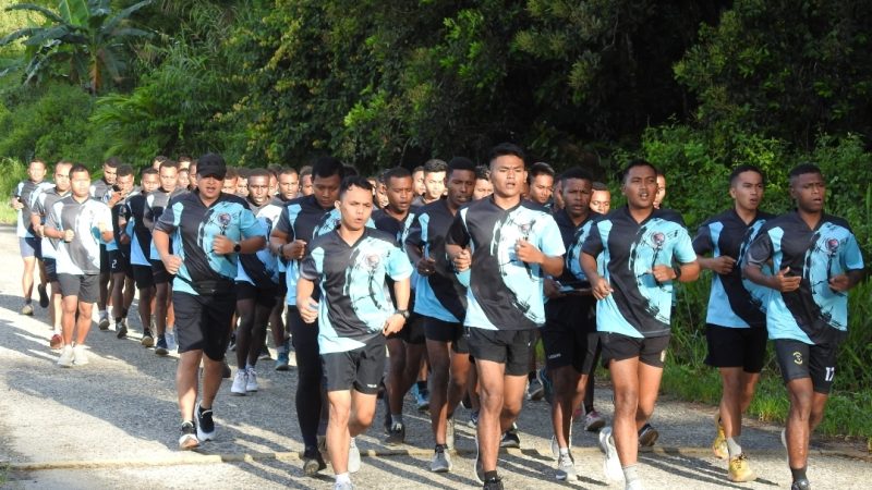 Brigif 26/Gurana Piarawaimo Dam XVIII/Kasuari Gelar Olahraga Aerobik (Lari Pagi) dan Jamdan
