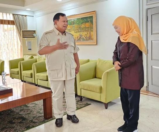 Pertemuan Tak Terduga: Khofifah Indar Parawansa Ucapkan Selamat kepada Pak Prabowo