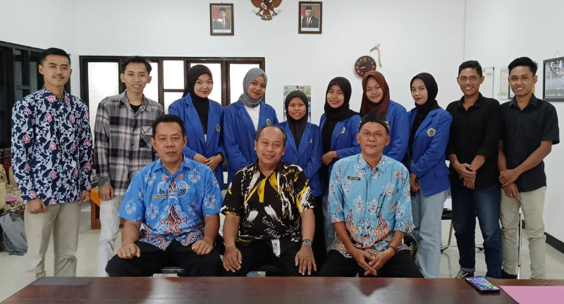 Penjemputan Mahasiswa STKIP PGRI Pacitan di Perpustakaan dan Kearsipan Kabupaten