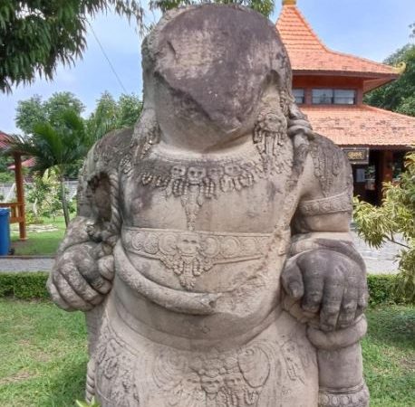 Arca Dwarapala: Dari Temuan Hingga Penempatan di Pengelolaan Informasi Majapahit