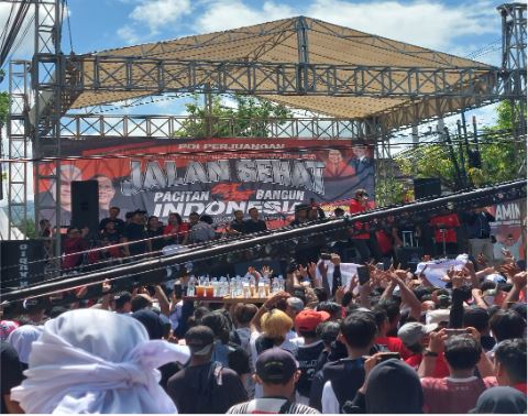 Antusiasme Warga Pacitan dalam Jalan Sehat ‘Pacitan Satu Set Bangun Indonesia’
