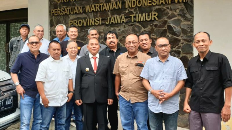 Pj Bupati Jombang Kunjungi PWI Jatim, Bahas Penertiban Aset Daerah dan Dongkrak Wisata