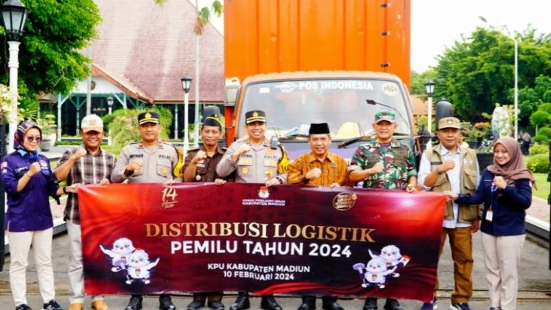 Pj.Bupati Madiun Pimpin Pelepasan Distribusi Logistik Pemilu Ke Tiap Kecamatan