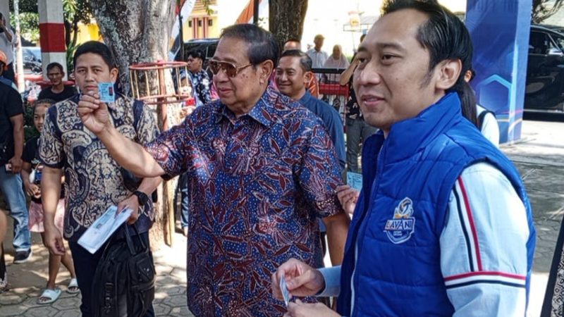 SBY Bersama Ibas, Gunakan Hak Pilihnya  di TPS 16 Ngampel, Ploso, Pacitan
