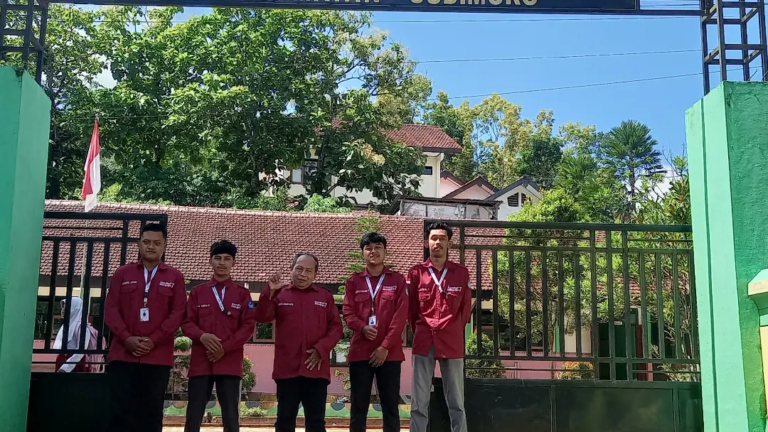 Penyerahan Mahasiswa KM 7 kepada SDN 1 Klepu untuk Kolaborasi dalam Meningkatkan Literasi dan Numerasi