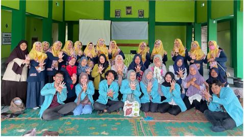 Pengembangan PKK Desa Glesungrejo Melalui Workshop Ecoprint Bersama Kelompok 83  KKN UNS