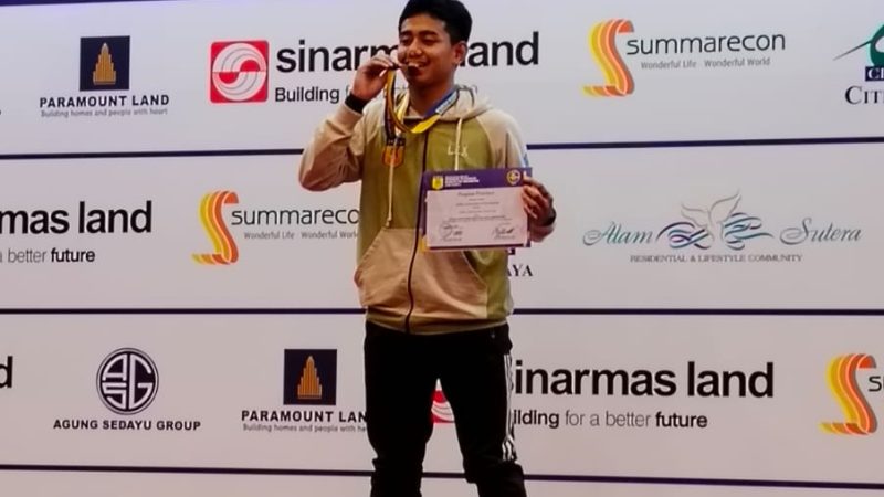 Raih Emas Kejurnas Karate, Alex Dedikasikan untuk Mendiang Pelatih Lukman Arif