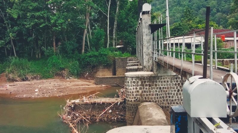 Kesadaran Warga Bersihkan Tumpukan Sampah serta Rumpun Bambu Menggunung di DAM Sungai Ngerjoso, Desa Sukoharjo, Pacitan