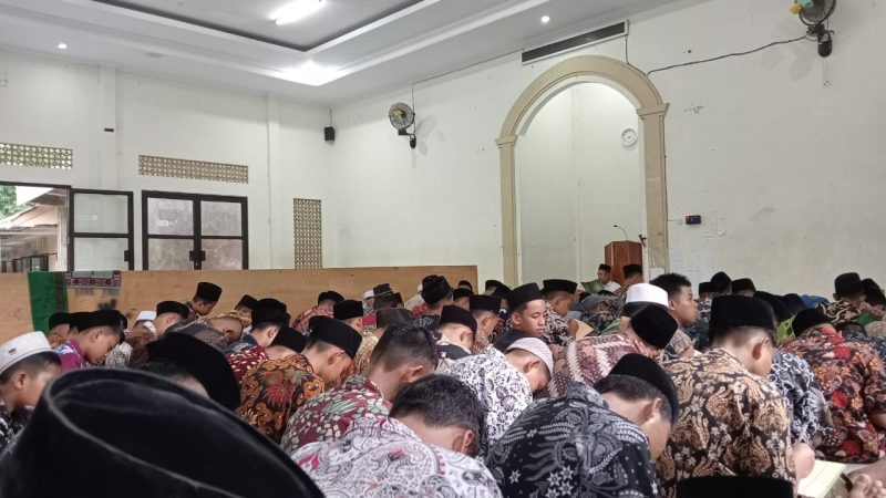 Ngabuburit Ala Santri, Mengaji Kitab Kuning di Pondok Pesantren Modern Al Anwar