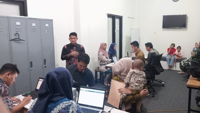 Jalin Kerjasama dengan Komandan Satsel Koarmada II, Imigrasi Tanjung Perak Beri Layanan Easy Paspor