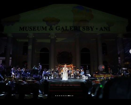 Pertunjukan Musik Kontemporer “Selendang Biru Tak Pernah Usai” Memikat  Penonton di Museum dan Galeri Seni SBY-ANI