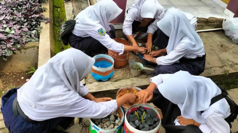 Menghidupkan Literasi di Lereng Gunung: Program Dawet Ayu di SMPN 3 Kalipuro, Banyuwangi