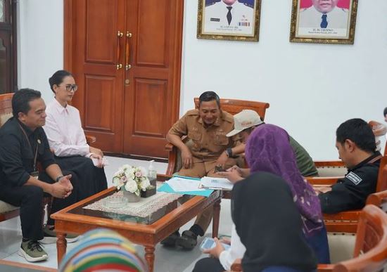 Pantarlih Pacitan Lakukan Coklit kepada Keluarga Bupati  Indrata Nur Bayuaji