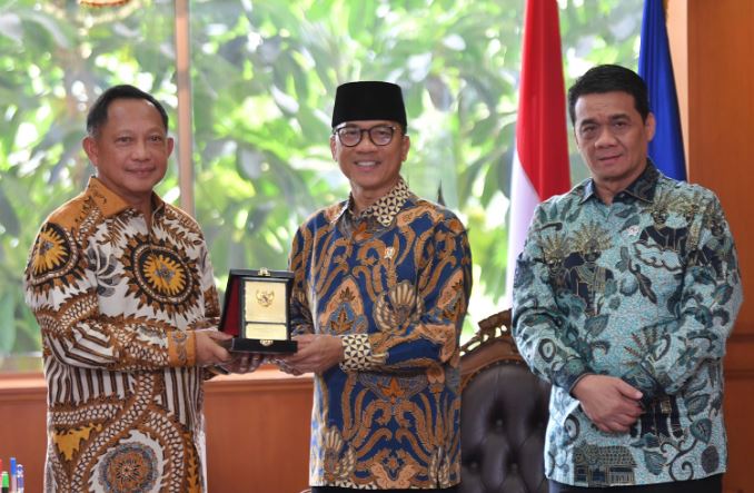 Mendes PDT Yandri Susanto dan Wamendes Ahmad Riza Patria Perkuat Sinergi dengan Kemendagri  Optimalkan Program Desa