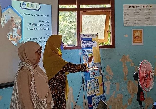 Bu Karmila Mempesona: Transformasi Karakter dan Pengelolaan Sampah di SMP Negeri 3 Kalipuro